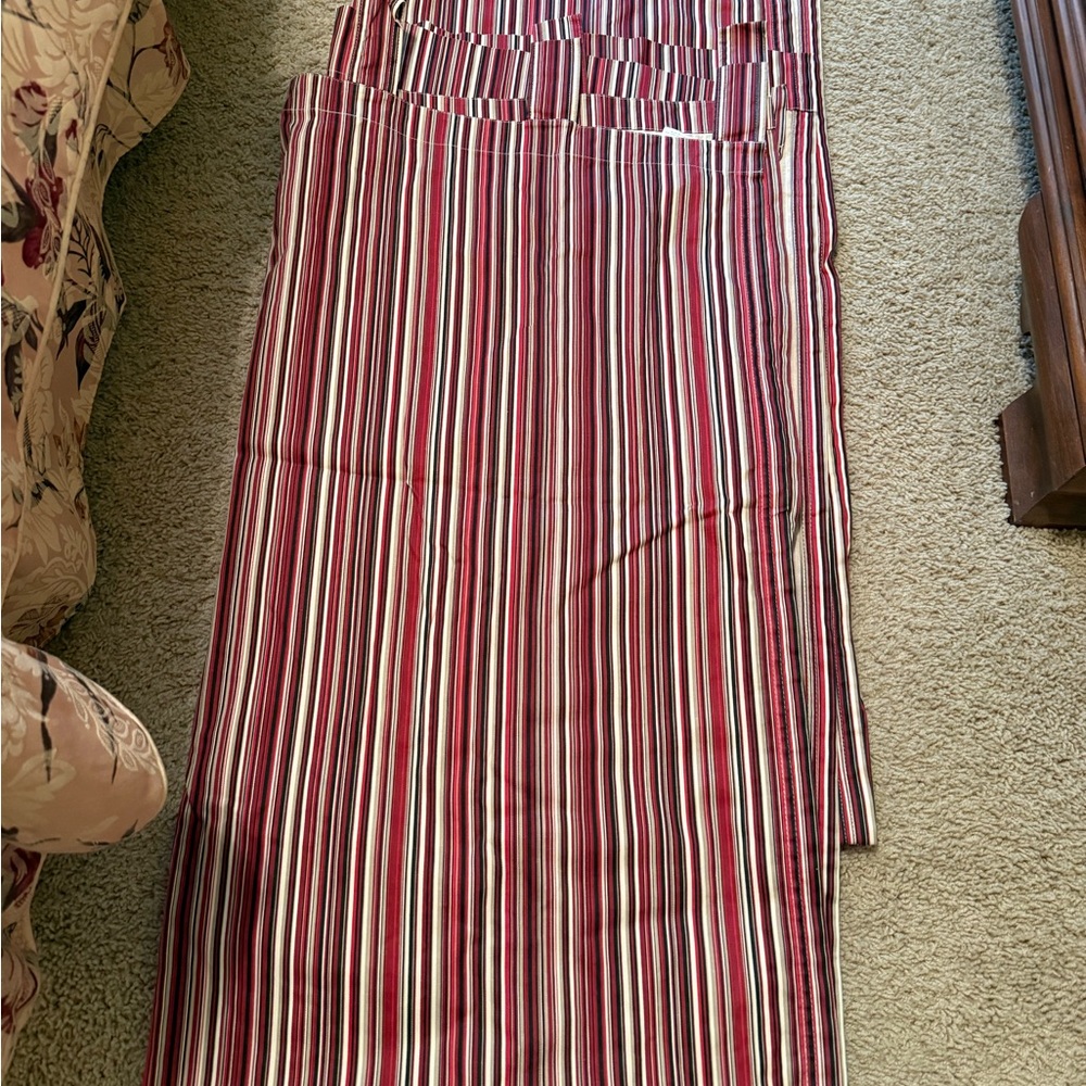 2 curtain panels